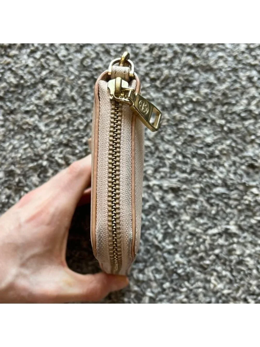 Tory Burch Robinson Beige/Light Pink Continental Wristlet Wallet Luxury Utility